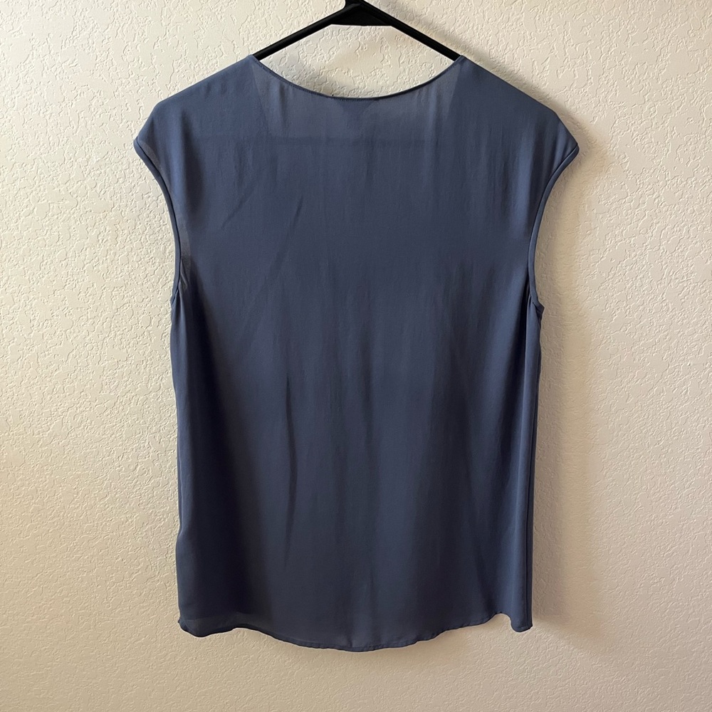 J.Crew Women’s Sleeveless V-Neck Blouse Size 4 Bachelor Blue Top - Picture 5 of 7